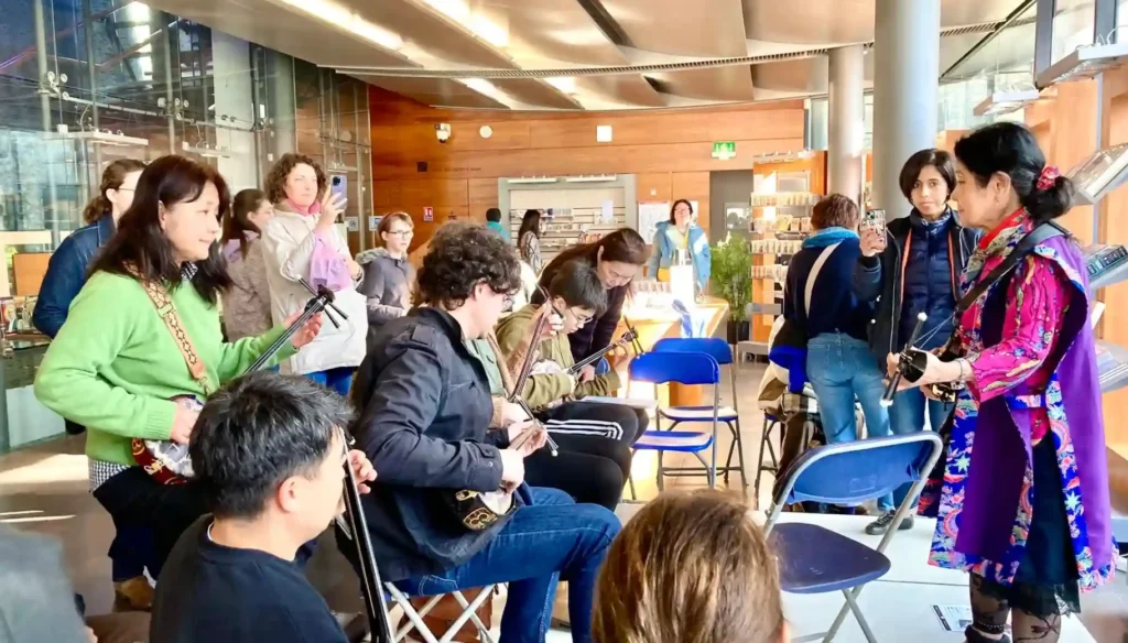 Atelier de Sanshin Découvrez et Apprenez à Jouer cet Instrument Traditionnel d’Okinawa