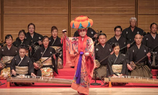 Culture d'Okinawa Art et tradition - Plongée dans un spectacle de musique et danse japonaise