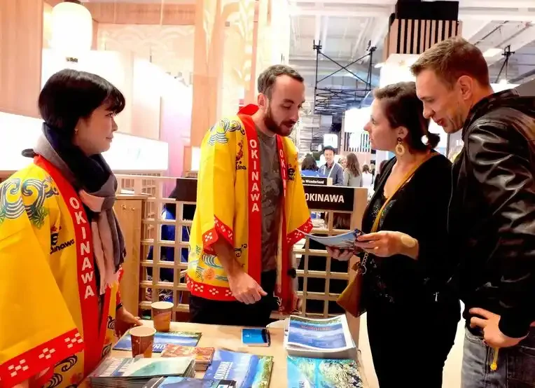 sanshin offerts à une association culturelle d’Okinawa en France